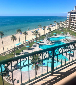Pelican's Cove Beach Front Condo - Puerto Penacso